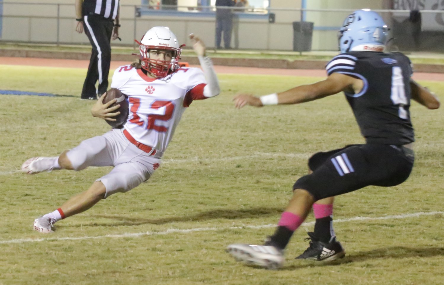 Alba-Golden’s Luke Sutton cuts back inside a defender after taking a pass from quarterback Easton Campbell.
